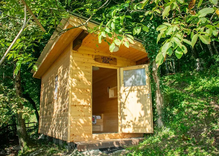 Glamping Zeleni Raj مكان تخييم *